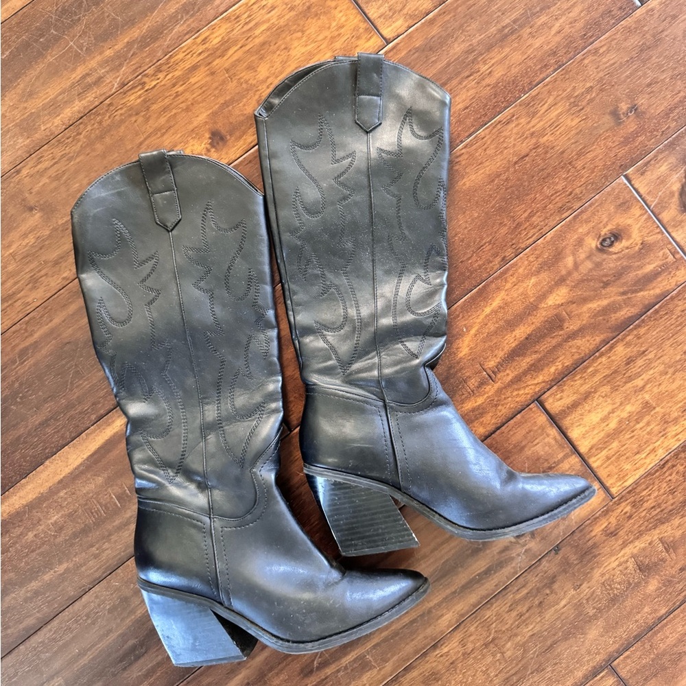 Black cowboy/western boots